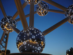 Atomium by night